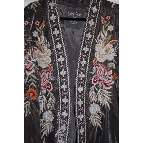 Kayla Seo size xxl embroidered velvet kimono NWOT - Picture 2 of 9